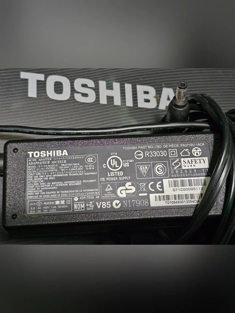 Toshiba Satellite Laptop PC L505D-ES5025 W/ Charger - No Display - Parts/Repair